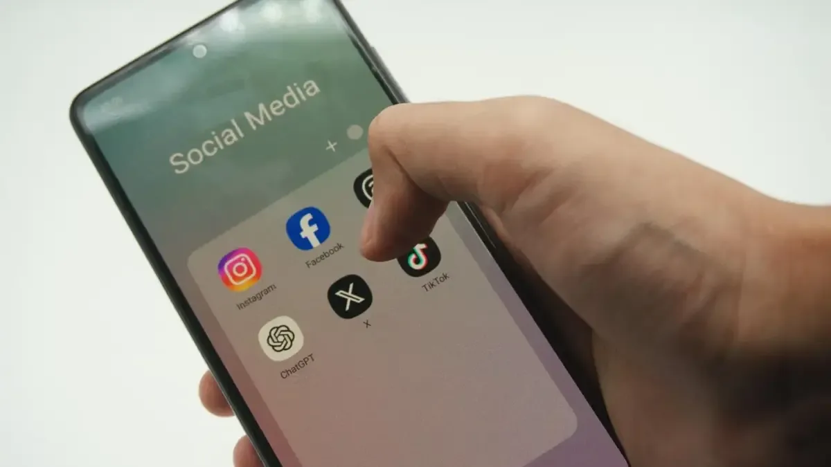 Redes sociais ampliam rótulos e filtros para conteúdos feitos com IA
