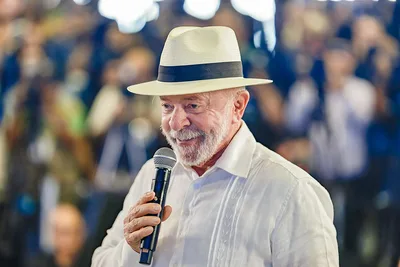 Lula critica Flávio Bolsonaro e reforça discurso sobre disputa presidencial