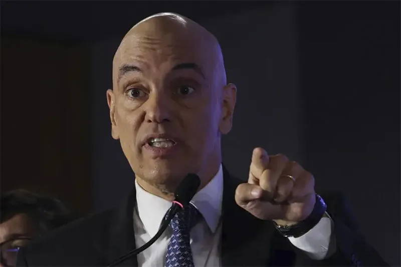 Moraes contesta investigação e nega mensagens com dono do Banco Master