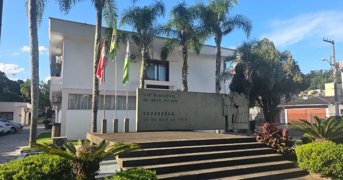 Urussanga terá de corrigir falhas em contratos, gratificações e adicionais, diz TCE-SC