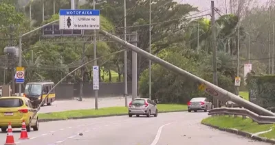 Ventania derruba postes e árvores no Rio e chega a 76 km/h em Paraty
