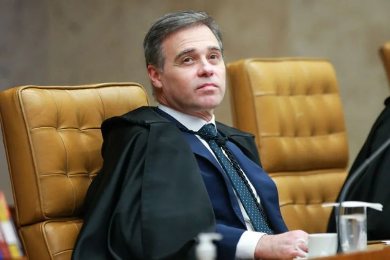 Mendonça devolve ao STF processo sobre conduta de Moraes