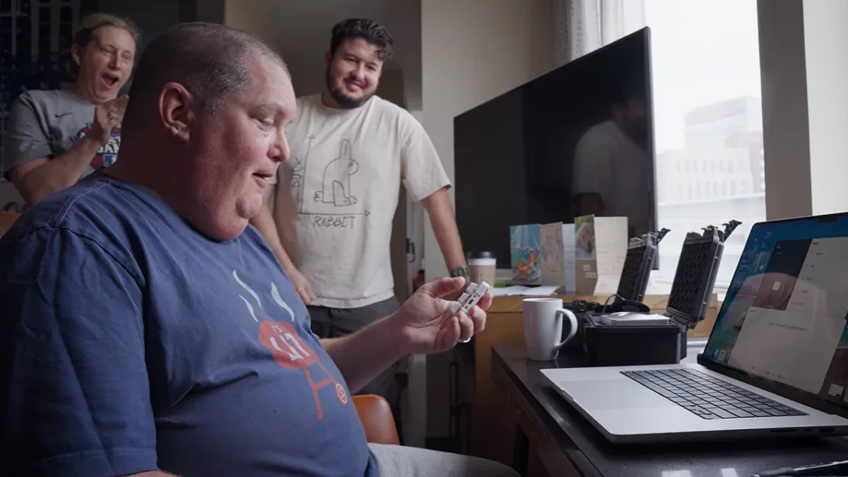 Implante da Neuralink transforma sinais cerebrais de paciente com ELA em voz