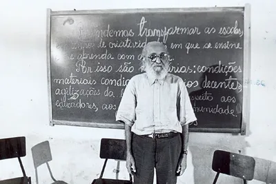 Cinco obras de Paulo Freire para refletir sobre ensino, autonomia e transformação social