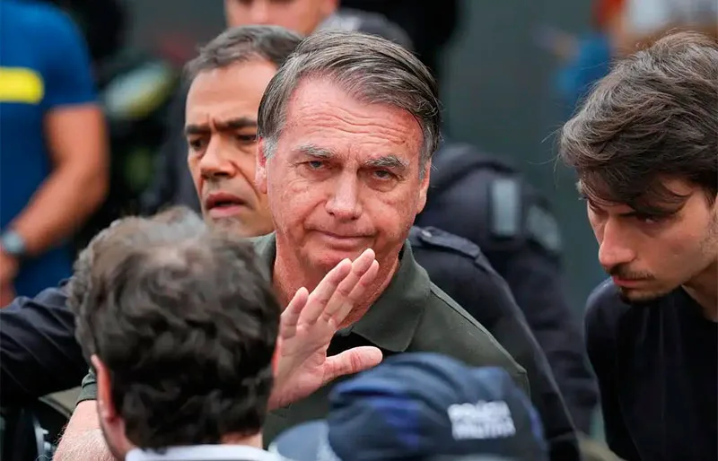 Bolsonaro pede a Nunes Marques suspensão de pena no caso da trama golpista
