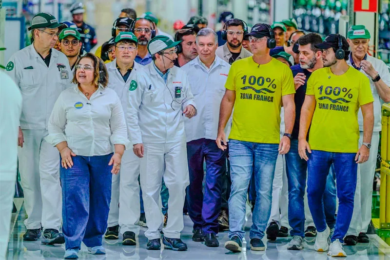 Camisa de Flávio Bolsonaro em Manaus resgata disputa sobre a Zona Franca