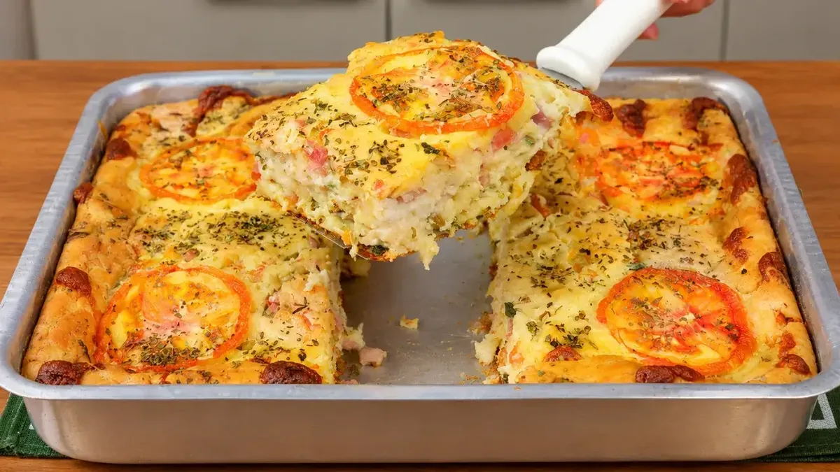 Torta de pizza no liquidificador leva massa prática e recheio de muçarela