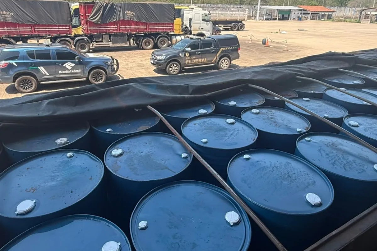 Fiscalização apreende 15 toneladas de acetato de etila em Corumbá