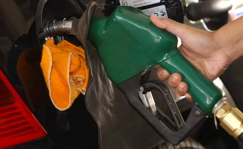 Petrobras reajusta diesel em R$ 1, mas preço às distribuidoras fica estável