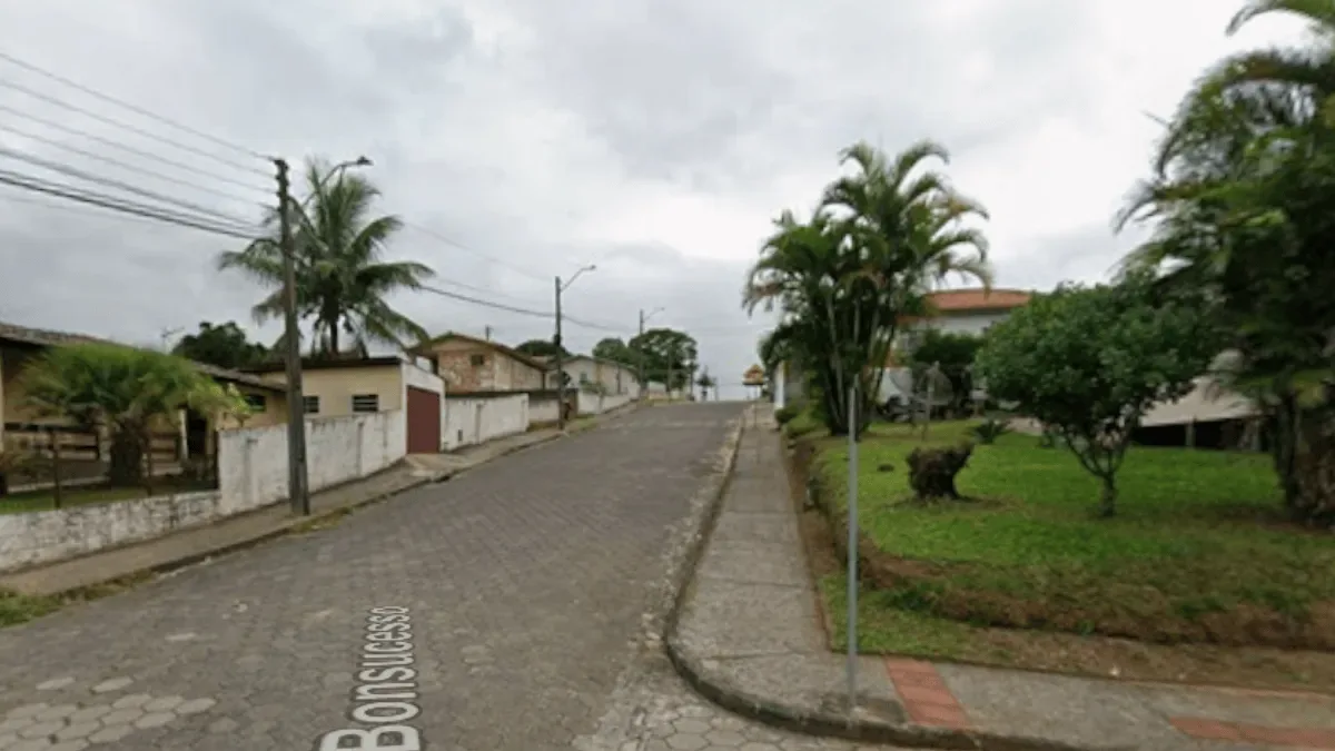 Homem morre após ser encontrado desacordado em carro que atingiu veículos em Içara