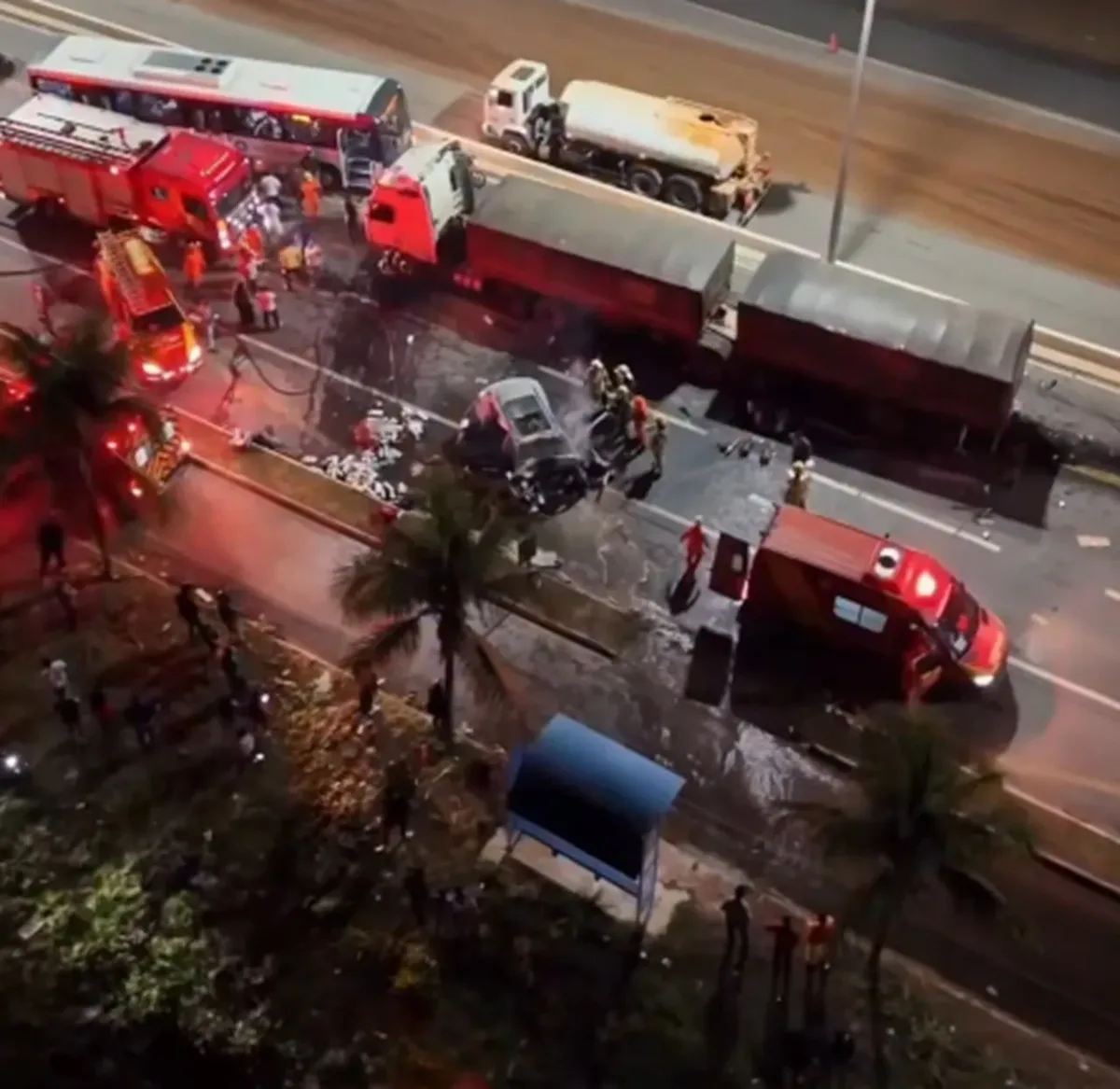 Motorista morre após colisão entre carro e caminhão na GO-020, em Goiânia