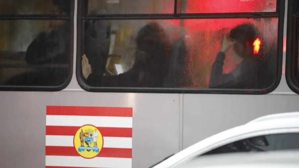 Mandados em Joinville buscam provas sobre furtos em ônibus de Blumenau