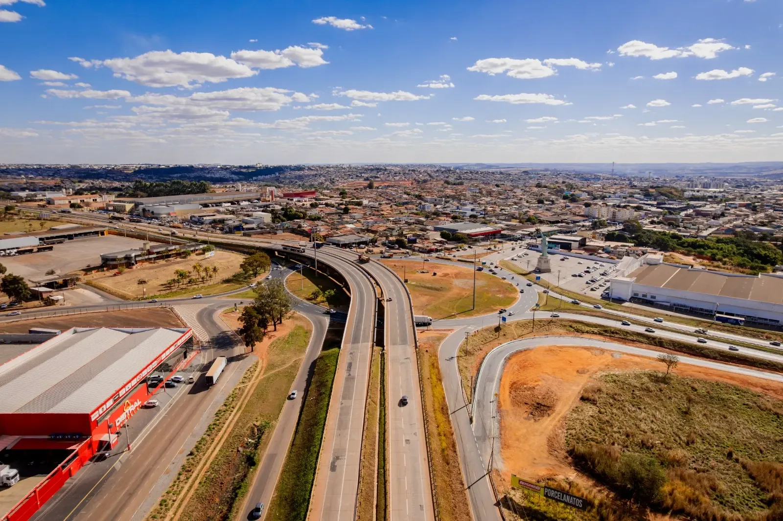 Prefeitura inicia obra de terceira faixa no trevo da Havan em Anápolis