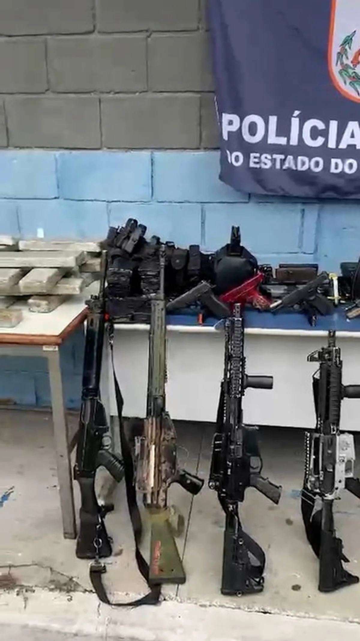 Operação na Maré deixa um morto e 12 feridos; PM apreende fuzis
