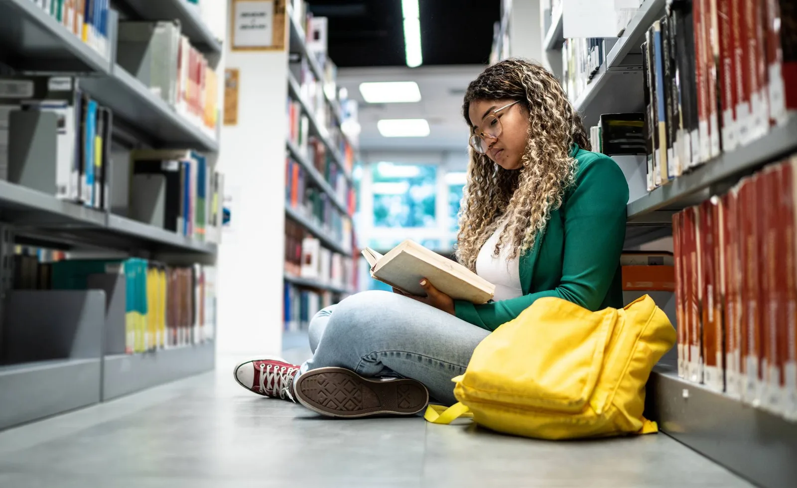 Como a escola transforma o contato com livros em formação leitora