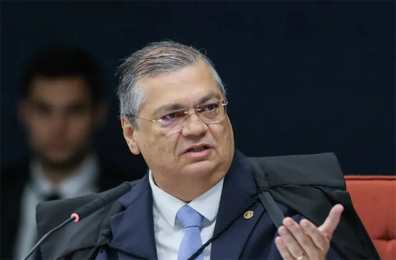Flávio Dino determina retorno de diretor da PF após decisão de Mendonça