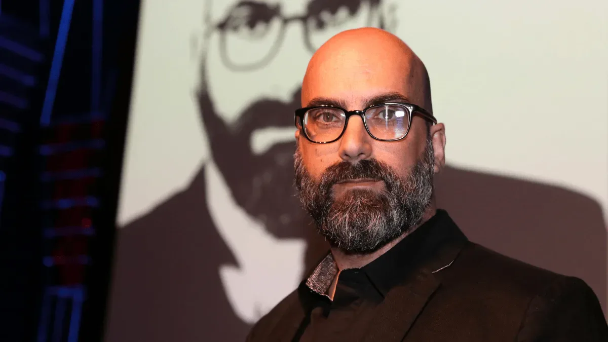 Romance de Valter Hugo Mãe relaciona luto, memória e novos vínculos