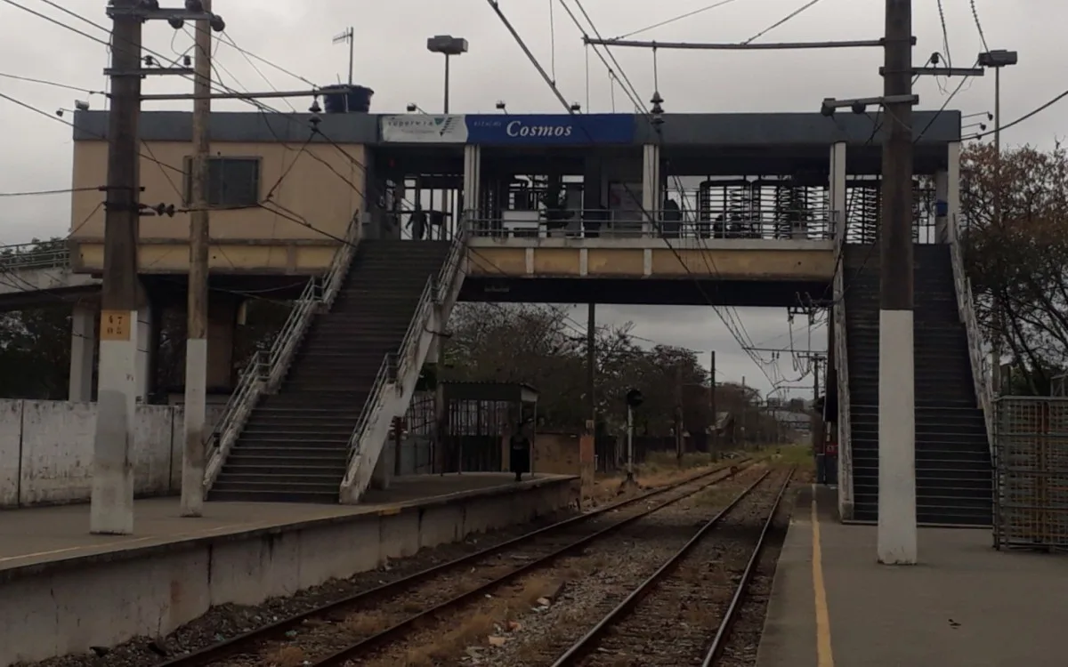 Homem morre atingido por trem no trecho entre Cosmos e Inhoaíba, no Rio
