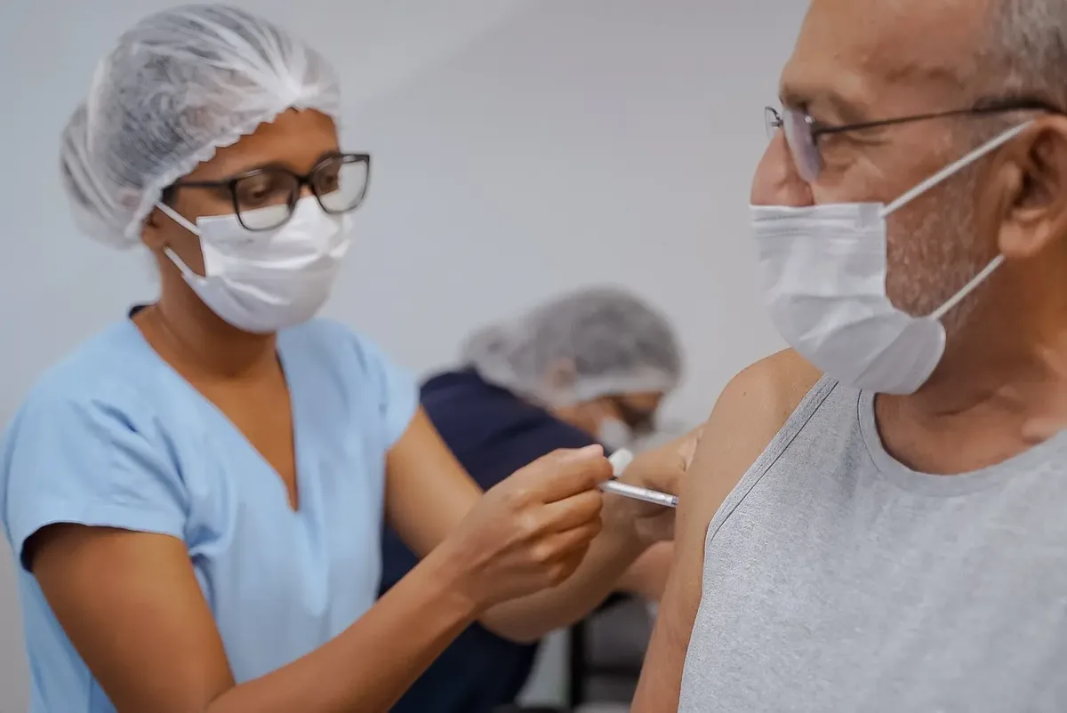 Goiás distribui 31.690 doses da Pneumo 20 para idosos a partir de 85 anos