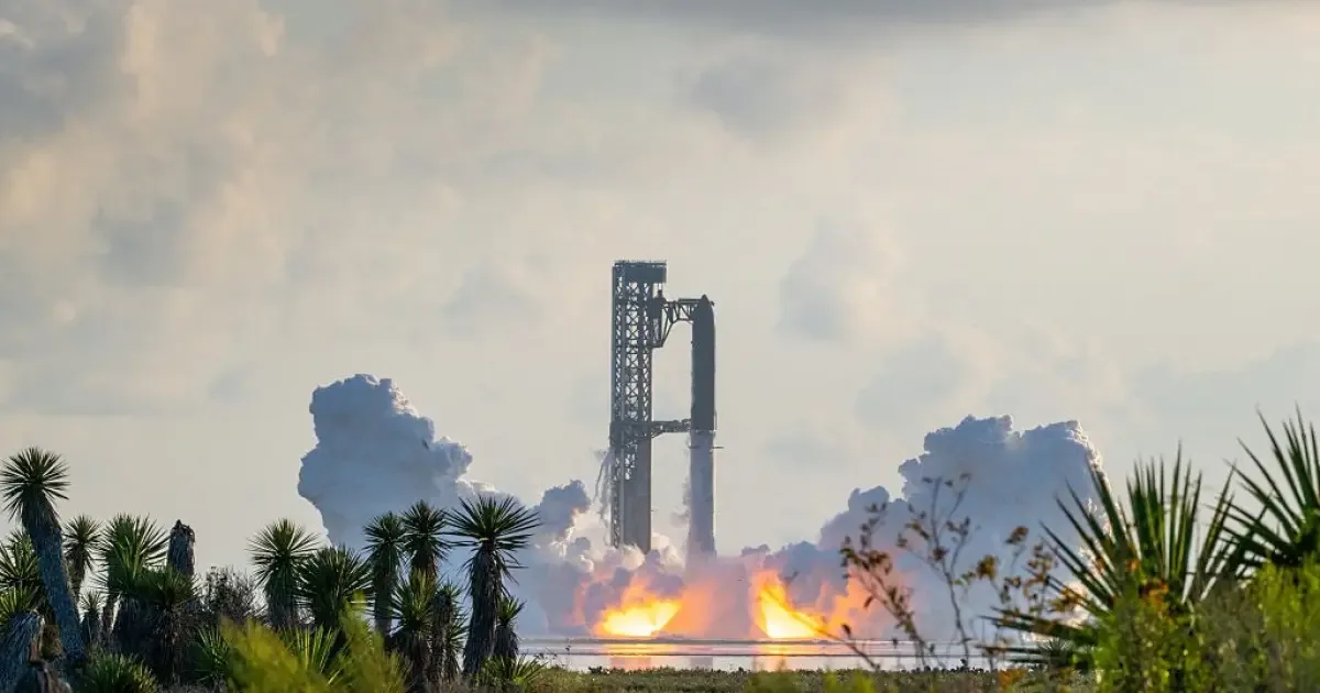 Starship atinge órbita e libera 26 satélites em voo de teste