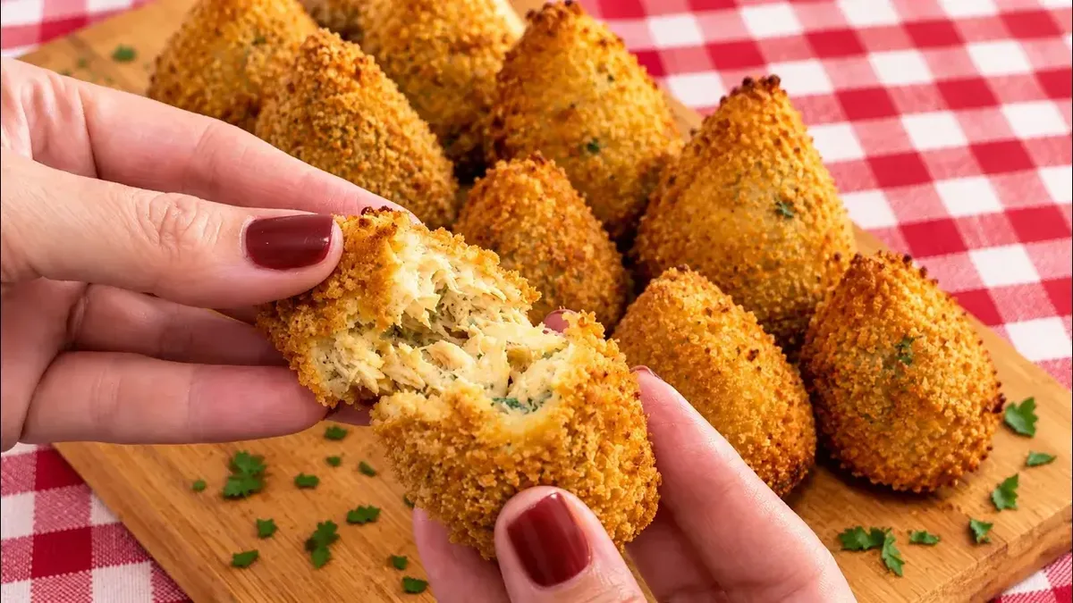 Coxinha sem farinha de trigo leva frango e requeijão firme