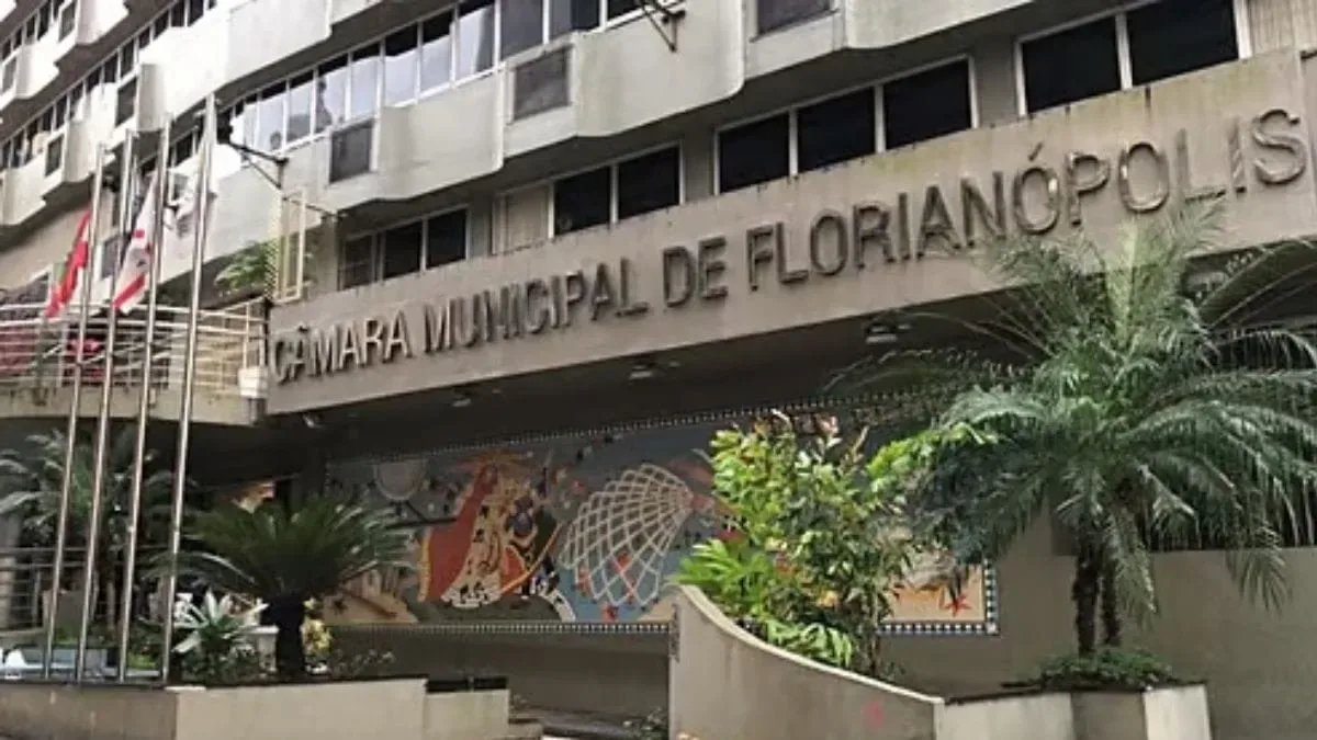 Câmara de Florianópolis escolhe grupo para preparar novo concurso