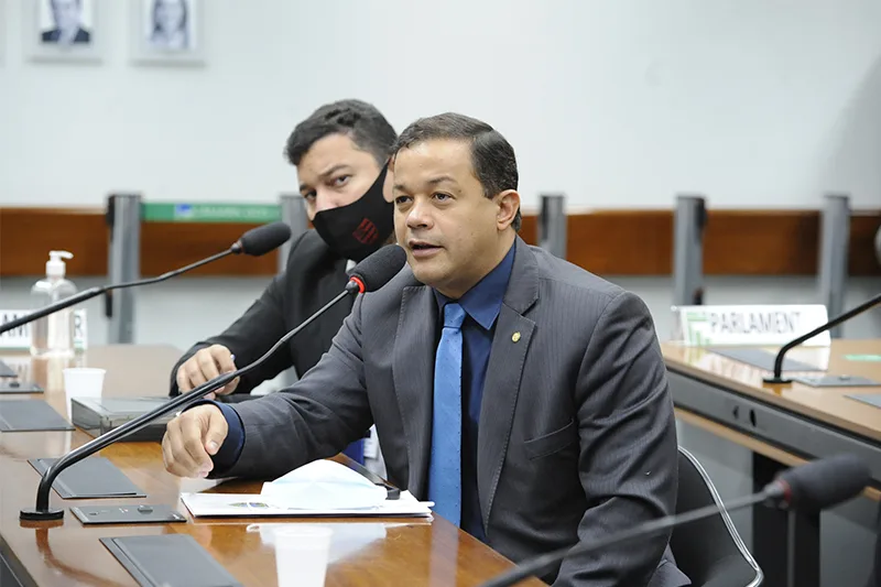TRE-AM determina suspensão de página de Delegado Pablo no Facebook
