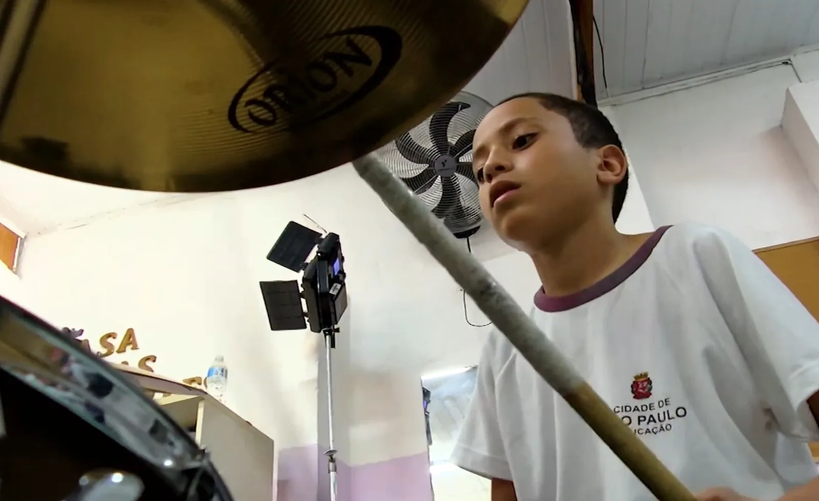 Banda criada por estudantes transforma vivências em aprendizagem na escola