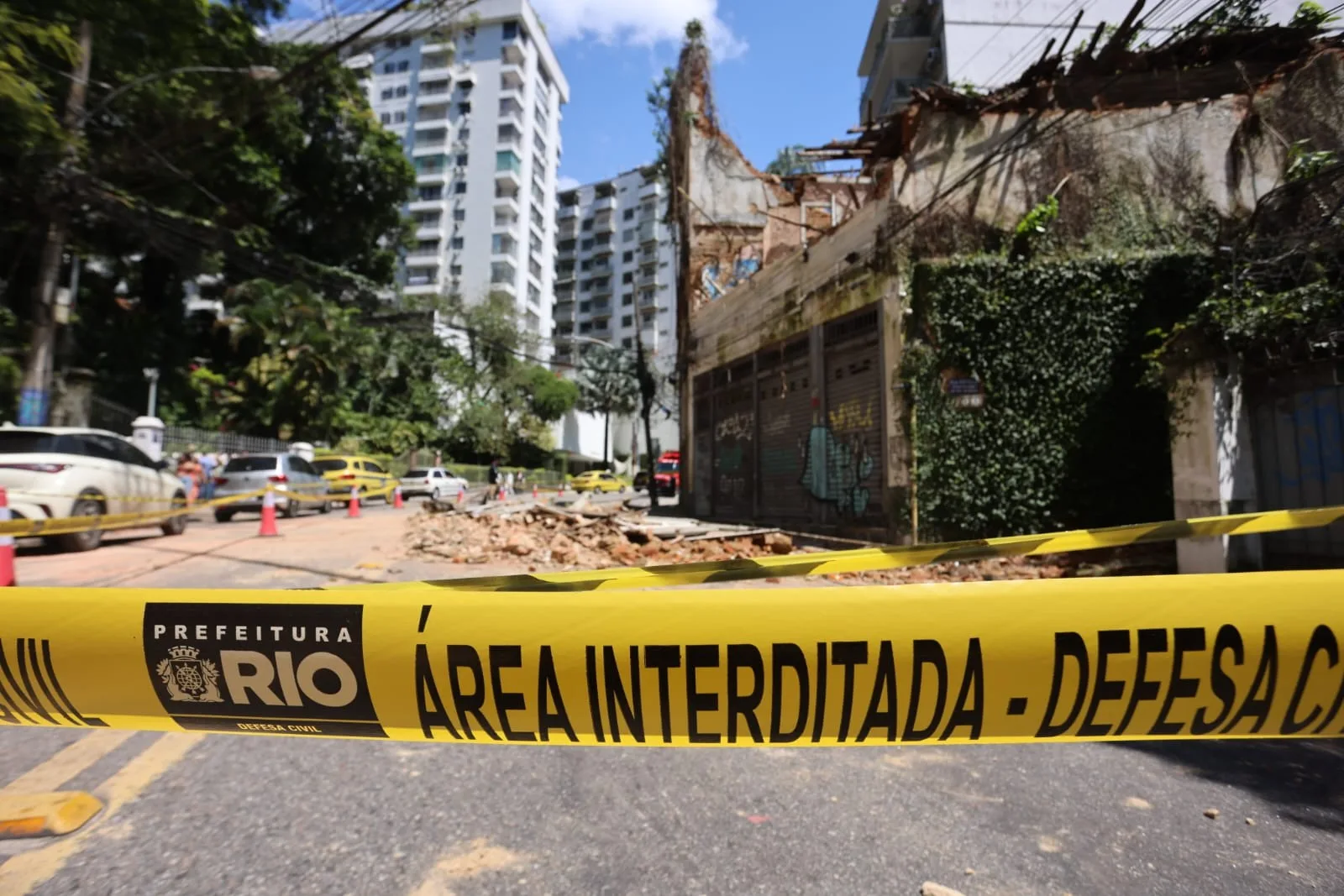 Prefeitura anuncia desapropriação de três imóveis após desabamento no Cosme Velho