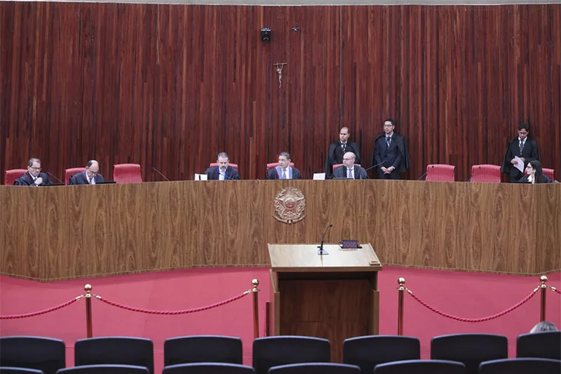 Tribunal eleitoral avalia critério para julgar registros ligados a organizações criminosas