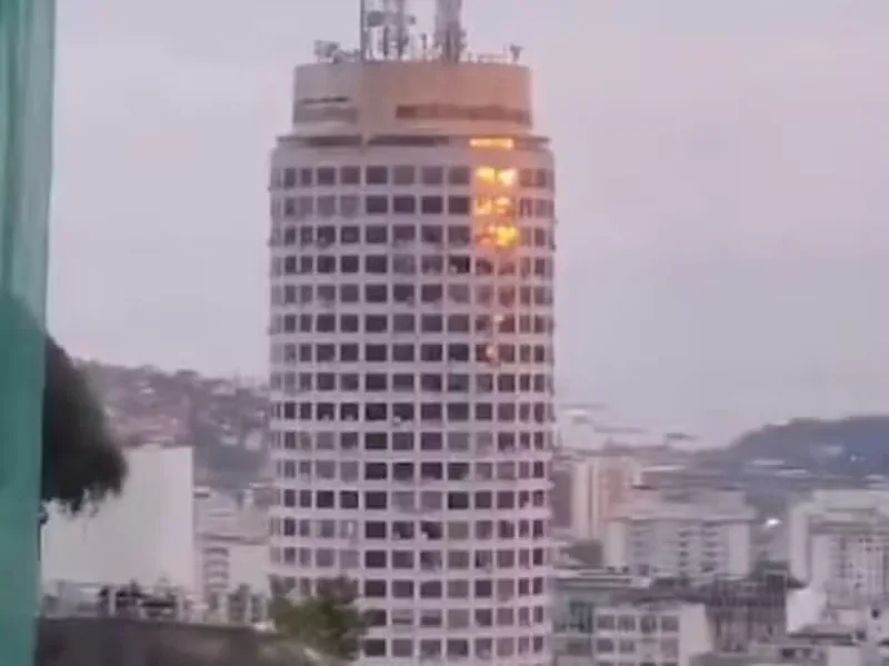 Bombeiros são mobilizados após vídeo de IA indicar incêndio inexistente em Niterói