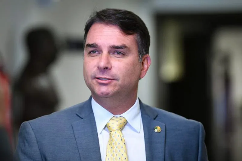 STF autoriza investigação sobre Flávio Bolsonaro no caso Dark Horse
