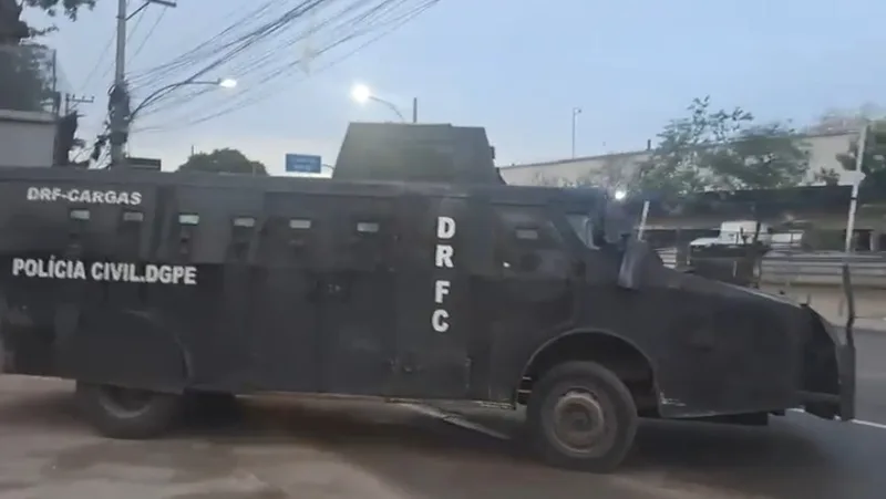 Polícia investiga roubos de cargas e retirada de pneus em áreas do Rio