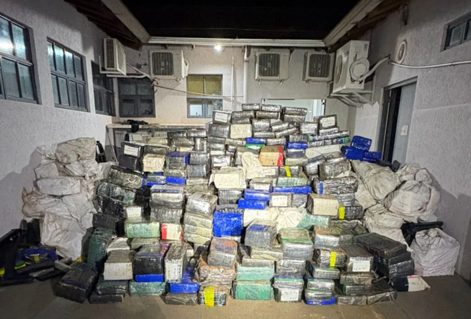 PF apreende 7,1 toneladas de maconha em área rural de Itaquiraí