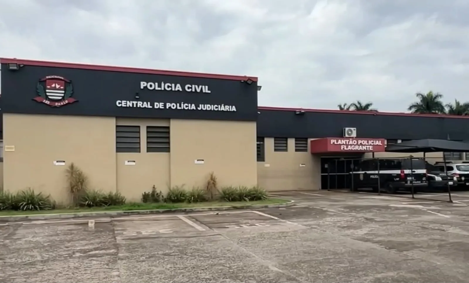 Pai leva filho de 15 anos à polícia após imagens falsas de colega