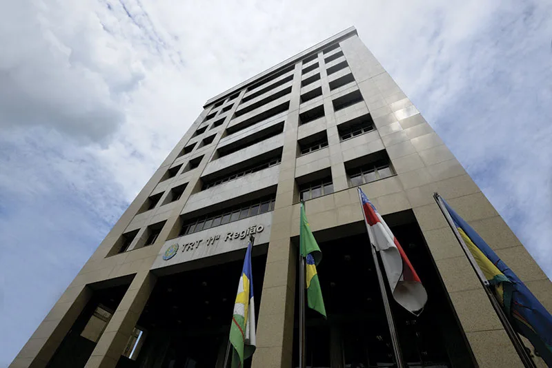 Justa causa é revertida após motorista atender esposa no viva-voz