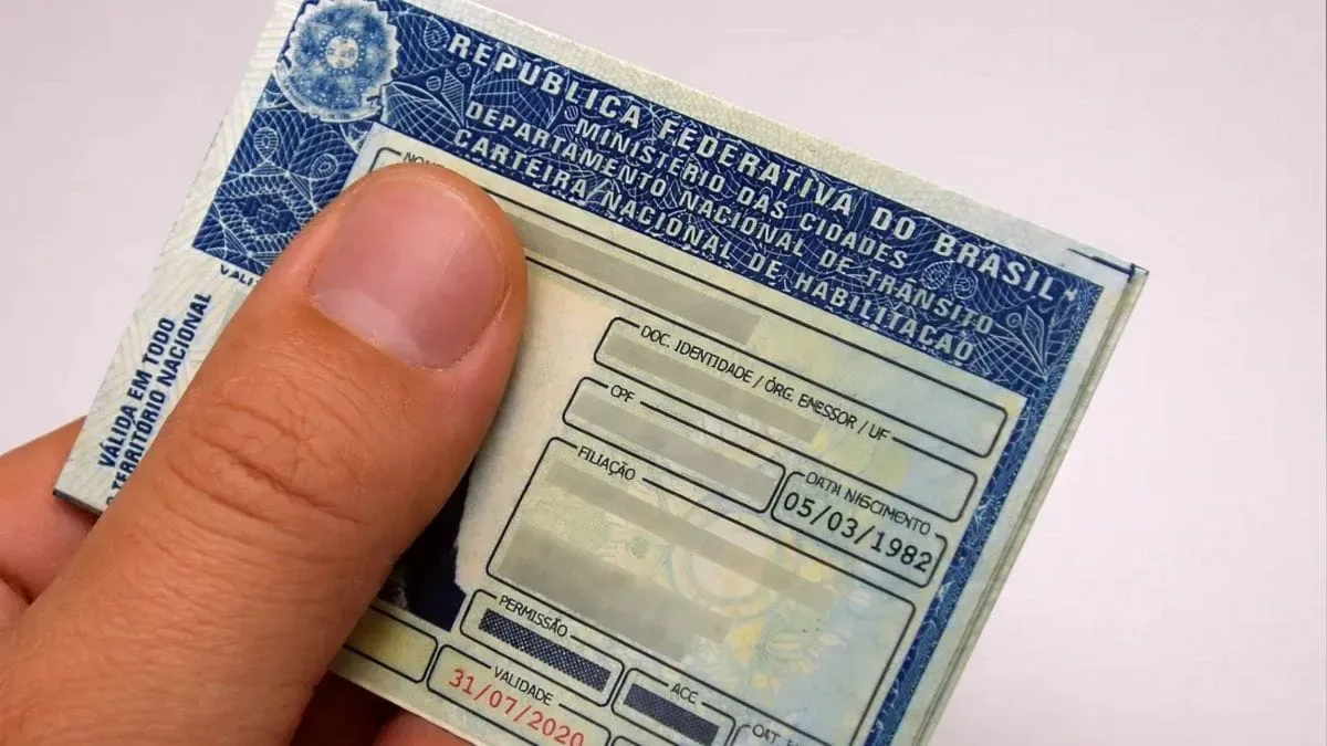 Projeto altera regra para CNH definitiva após período de permissão