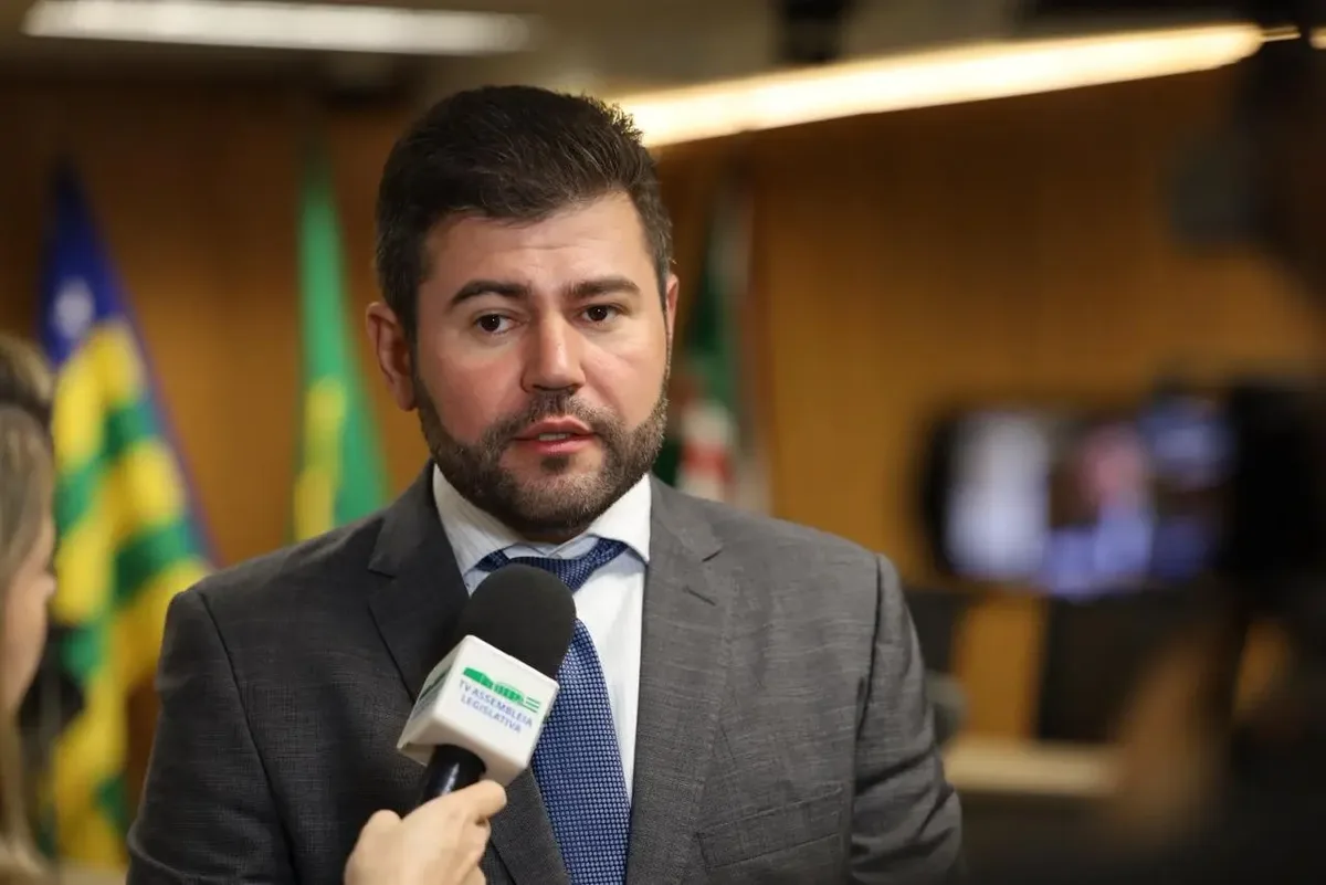 Deputado Amilton Filho é sepultado em Anápolis após acidente na BR-050
