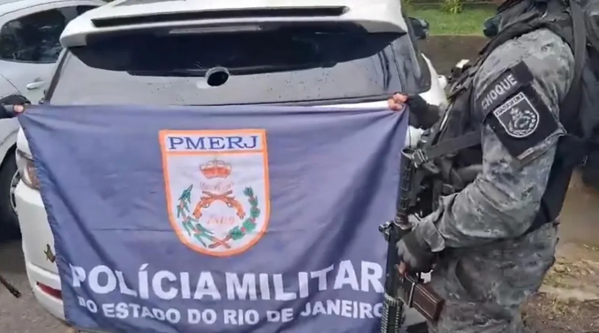 PM apreende carro blindado com seteiras e prende suspeito no Rio