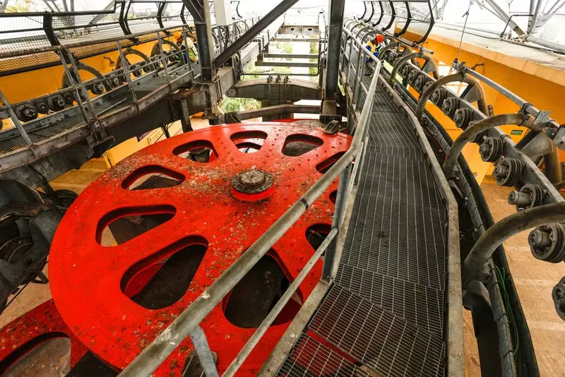 Teleférico do Alemão inicia troca de cabos após dez anos parado
