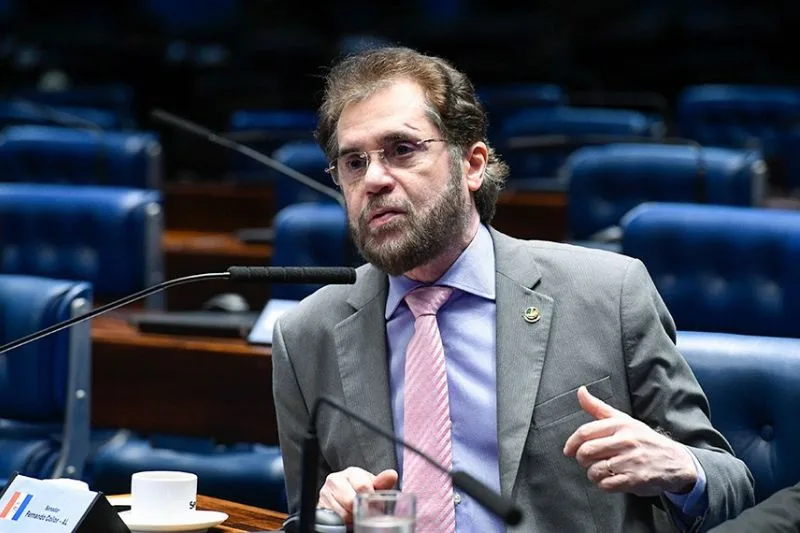TRE-AM determina retirada de vídeos de Plínio Valério do Instagram