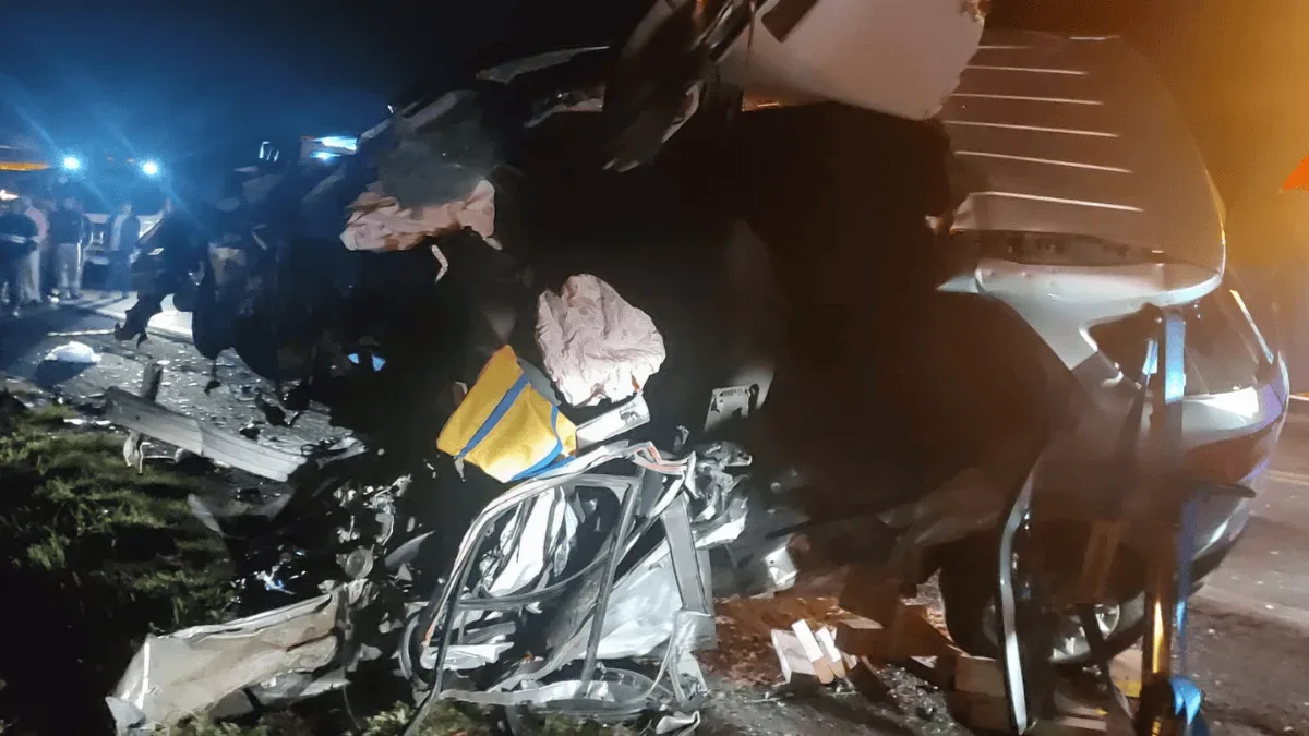 Colisão na BR-116 deixa uma mulher morta e duas pessoas feridas em Correia Pinto