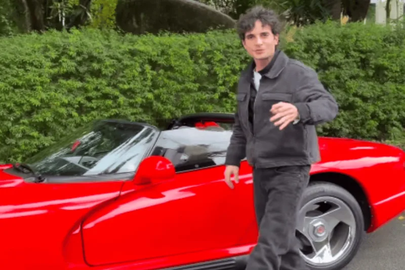 Fiuk negocia Dodge Viper 1993 avaliado em R$ 800 mil
