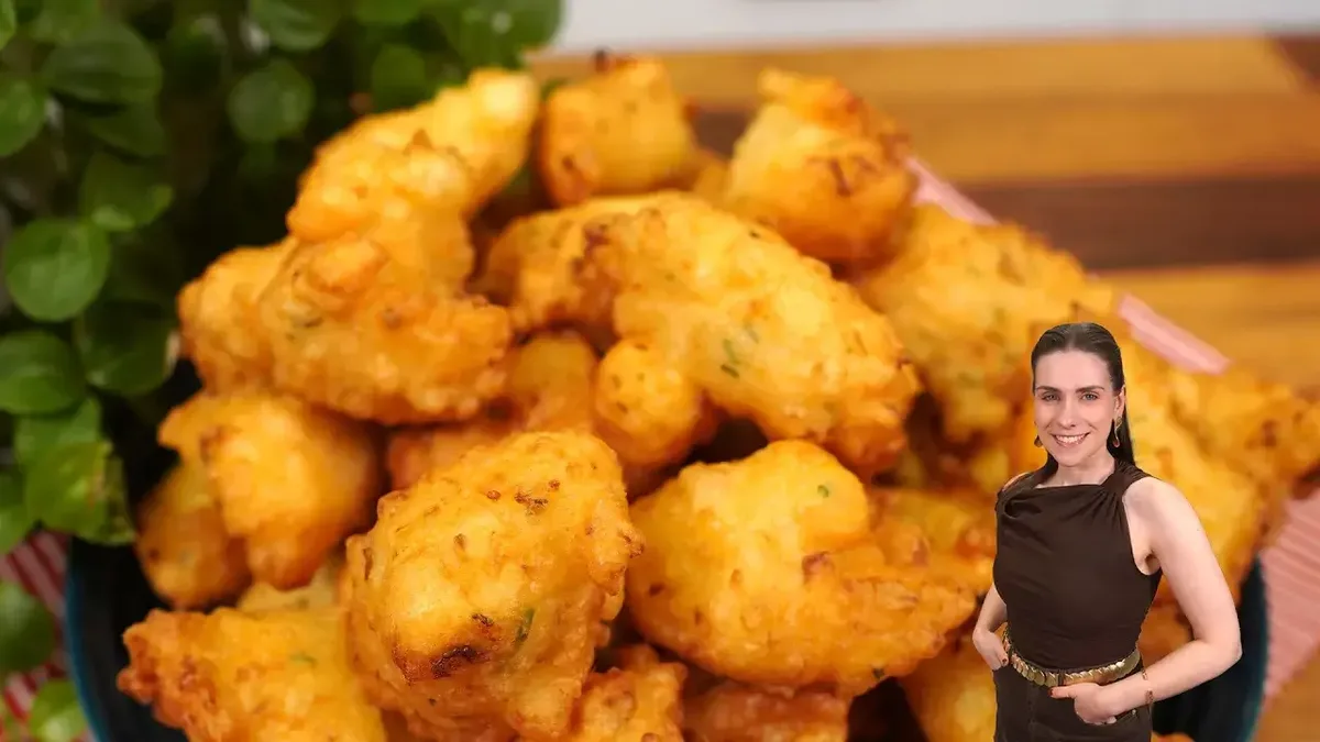 Bolinho de arroz aproveita sobras e fica pronto com fritura em óleo quente