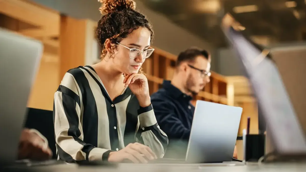 Uso sem critério de IA pode reduzir habilidades essenciais no trabalho
