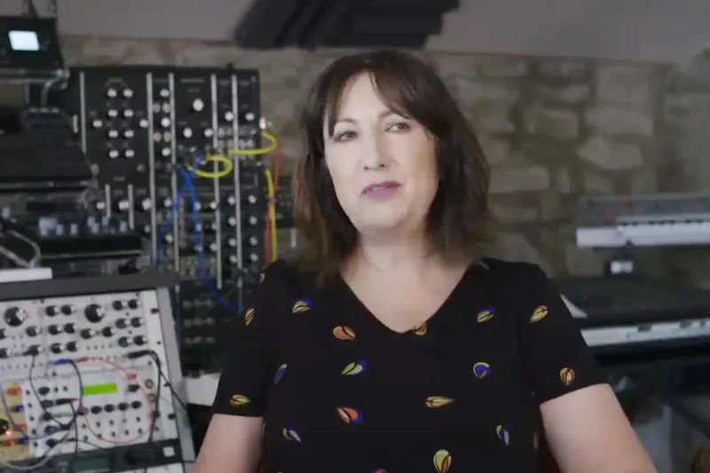 Gillian Gilbert confirma diagnóstico de câncer e deixa turnê do New Order