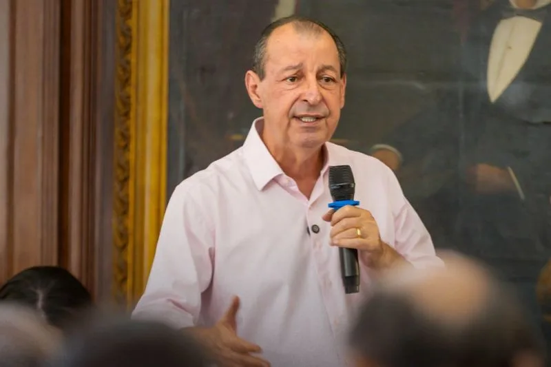 Omar Aziz propõe reforço escolar pago pelo Estado no Amazonas