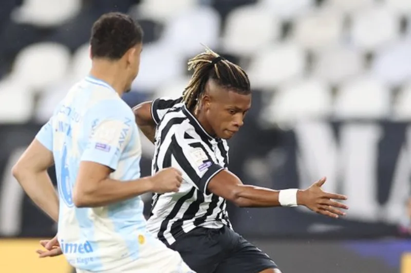 Botafogo vence o Grêmio por 3 a 2 em partida atrasada do Brasileirão