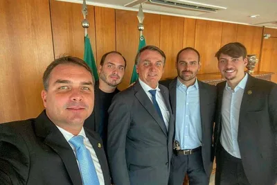 Financial Times descreve disputas e sucessão na família Bolsonaro