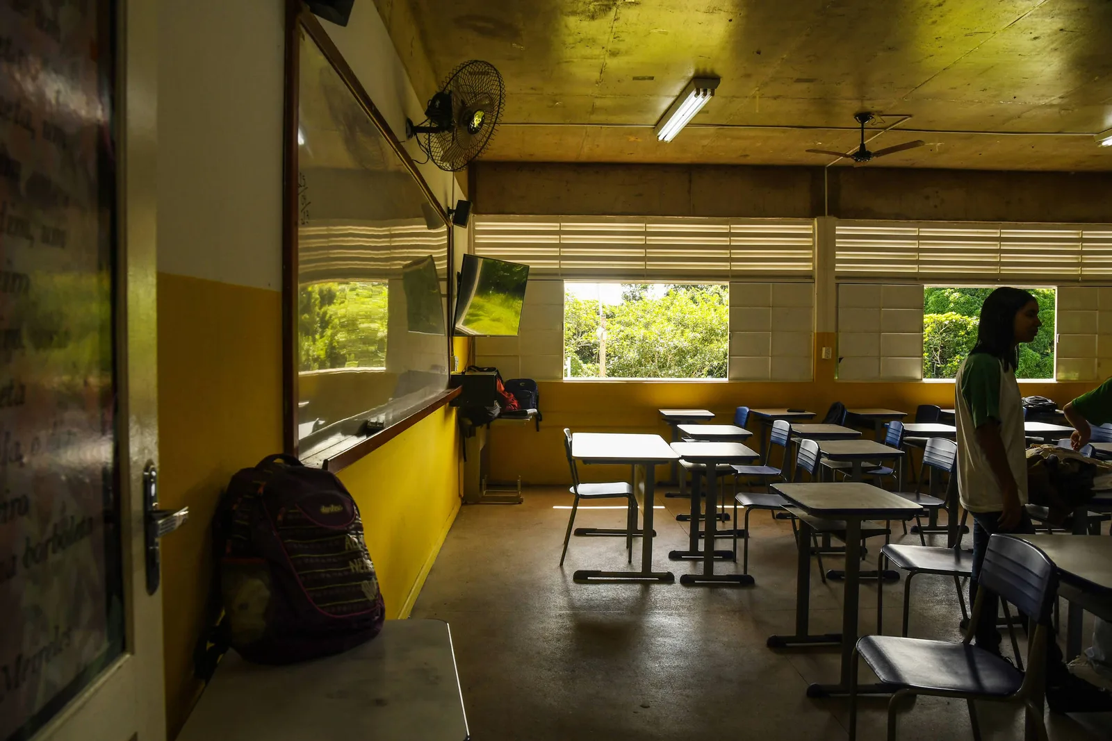 Professores jovens perdem espaço no ensino médio entre 2015 e 2025
